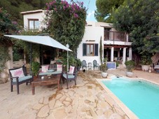 Maravilloso chalet con piscina y jardin en Ibiza