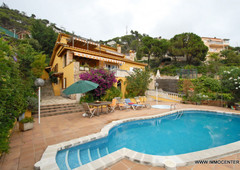 Nice villa with pool, terraces, 5 bedrooms and sea views