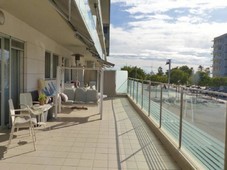 Piso de 3 Hb, 116 mo const., 90 mo utiles, Terraza 65 mo, PK y Piscina, 1e Linea de Mar