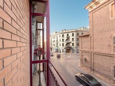 Piso en centro de Murcia de 4 dormitorios y dos ban;os con plaza de garaje y amplia terraza