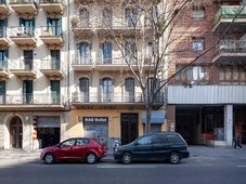Piso en venta de 200 m2 en Calle Valencia, 08015 Barcelona.