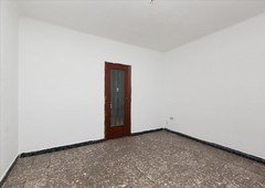 Piso en venta en Sant Boi de Llobregat, Barcelona en Calle Montmany