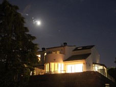 SPECTACULAR MANSION DESIGN, WITH OUTSIDE PAVILION FOR PARTIES. THE MOST AMAZING VIEWS OF THE URBANIZATION... GOLF COURSE