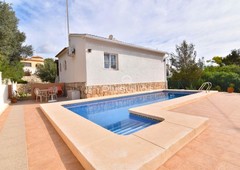 Villa con 3 dormitorios y 2 ba?os en Calpe / Calp