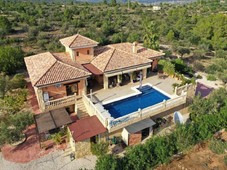 Villa independiente con piscina privada con sol y visitas en Chella, Valencia