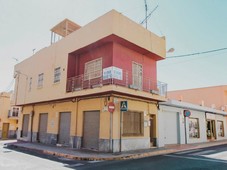 Vivienda sobre local en la Loma de la Mezquita