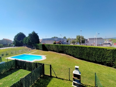Alquiler vacaciones de piso con piscina en Cuchia, Urbanización el cotejón