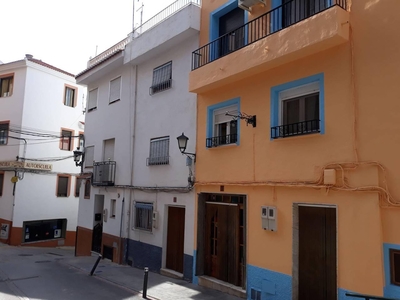 Venta Casa unifamiliar en Calle MELILLA Lanjarón. A reformar con terraza 90 m²