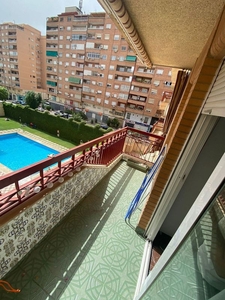 Alquiler de piso en Valdeastillas - Fuentezuelas de 4 habitaciones con piscina y jardín