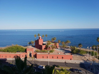 Alquiler Piso Benalmádena. Piso de una habitación en Avenida Rocío Jurado. Muy buen estado con terraza