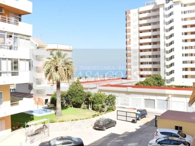 Alquiler Piso Fuengirola. Piso de tres habitaciones Buen estado tercera planta plaza de aparcamiento