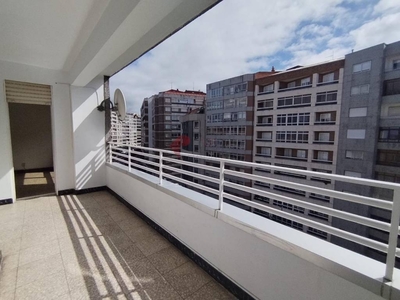 Alquiler Piso Pontevedra. Piso de cuatro habitaciones Muy buen estado con terraza