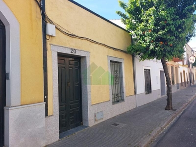 Casa con terreno en Montijo