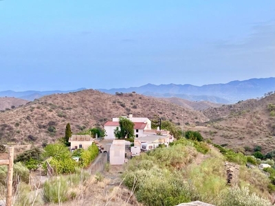 Casa con terreno en Pizarra