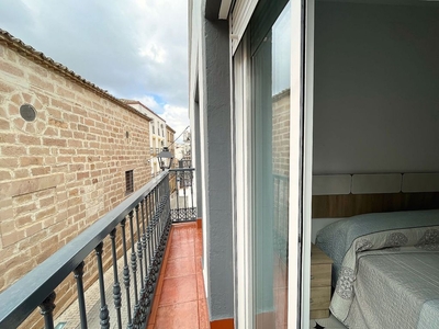 Piso en alquiler en Linares de 2 habitaciones con terraza y muebles