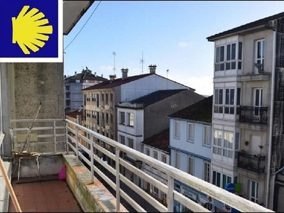 Piso en venta en Arzúa de 3 habitaciones con balcón