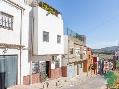 Venta Casa adosada Algeciras. A reformar 140 m²