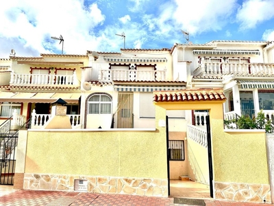 Venta Casa adosada Torrevieja. Con terraza 90 m²