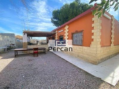 Venta Casa rústica en Carrer de Rafael Rodriguez Albert Alicante - Alacant. Buen estado 260 m²