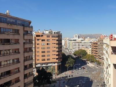 Venta de ático en Centro - Alicante de 3 habitaciones con terraza y garaje