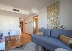 Ático con 2 habitaciones con ascensor, parking y aire acondicionado en Madrid