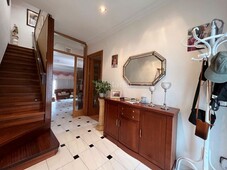 Casa adosada con 4 habitaciones con parking, calefacción y aire acondicionado en Girona