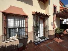 Casa pareada en calle carlos cano casa pareada con 5 habitaciones con parking, piscina y aire acondicionado en Valencina de la Concepción