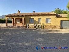 Chalet en venta en Camino del Cabezo en Caudete por 140.000 €