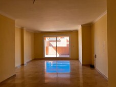 Piso en calle lila piso con 3 habitaciones con parking, aire acondicionado y vistas al mar en Marbella