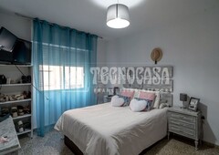 Piso en la zona de vivar téllez con 4 dormitorios en Vélez - Málaga