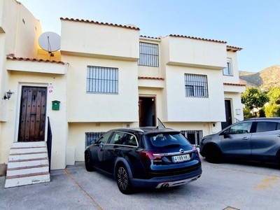 Alquiler Casa adosada en Londres Benalmádena. Con terraza 81 m²