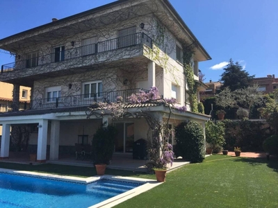 Alquiler Casa unifamiliar en Calle Can Sureda Girona. Buen estado con terraza 650 m²