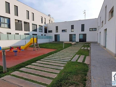 Alquiler Chalet en Calle Villanueva San Antonio de Benagéber. Buen estado con terraza 143 m²