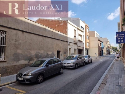 Alquiler Piso Sabadell. Piso de tres habitaciones Buen estado planta baja