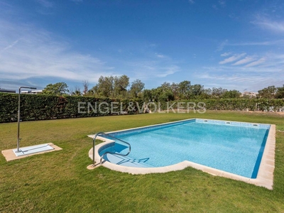 Alquiler Piso Sitges. Piso de tres habitaciones Plaza de aparcamiento con terraza