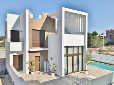 Venta de casa con piscina y terraza en Nueva Torrevieja, Aguas nuevas, torrevieja