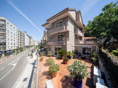 Venta de casa con terraza en O Castro (Vigo), Avda. de Camelias