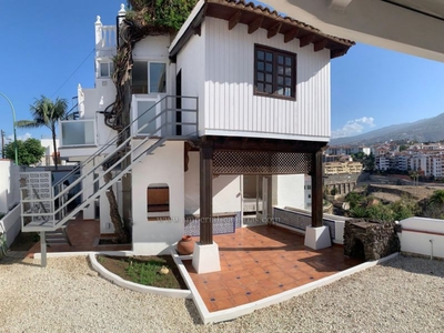 Venta de casa con terraza en Puerto de la Cruz, San Fernando