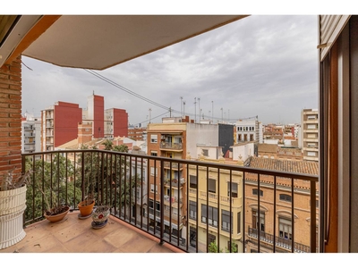 Venta de piso con terraza en Cabanyal-Canyamelar (Valencia)