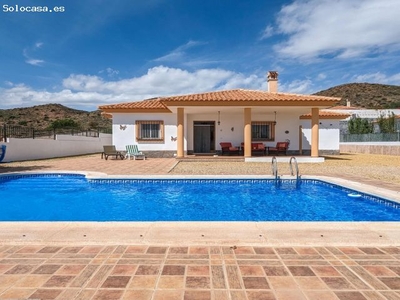 Villa en Venta en Arboleas, Almería