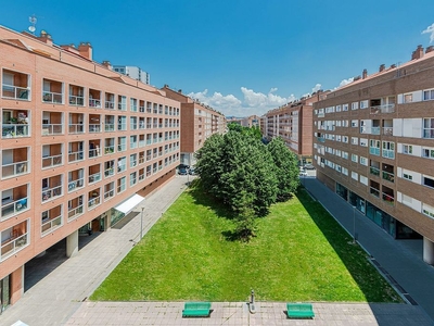 Alquiler de piso en Echavacóiz de 2 habitaciones con terraza y garaje