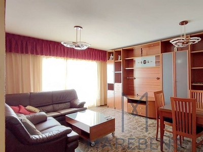Alquiler de piso en Eixample de 4 habitaciones con terraza y muebles