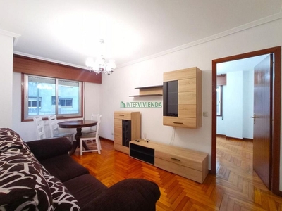 Alquiler de piso en Praza España - Casablanca de 2 habitaciones con garaje y muebles