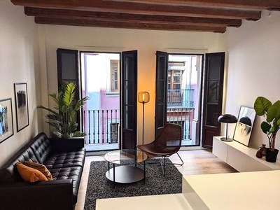 Ático en alquiler en calle Dels Escudellers de 2 habitaciones con terraza y muebles