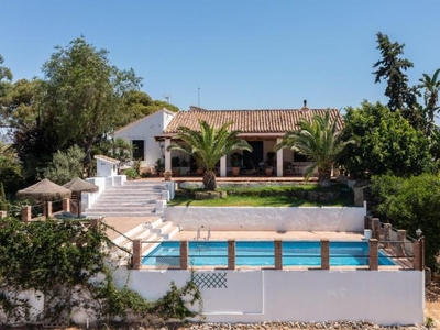 Casa con terreno en Málaga
