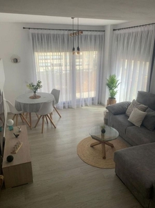 Piso en venta en Playa de Poniente de 2 habitaciones con terraza y piscina