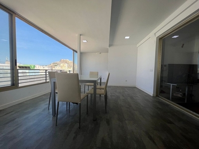 Venta de ático en Centro - Alicante de 3 habitaciones con terraza y garaje