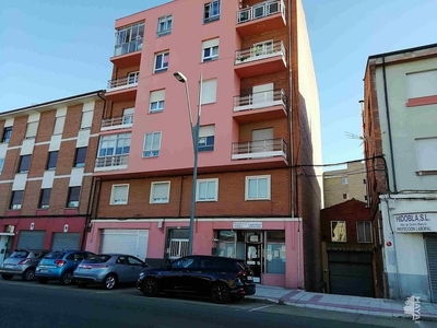 Venta de piso en Trobajo del Camino de 3 habitaciones con ascensor