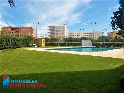 Bonito apartamento de 2 dormitorios con piscina y parking, en la segunda línea de la Playa de Canet de Berenguer.