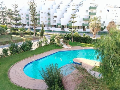 Alquiler de piso en avenida De Andalucia de 2 habitaciones con terraza y piscina